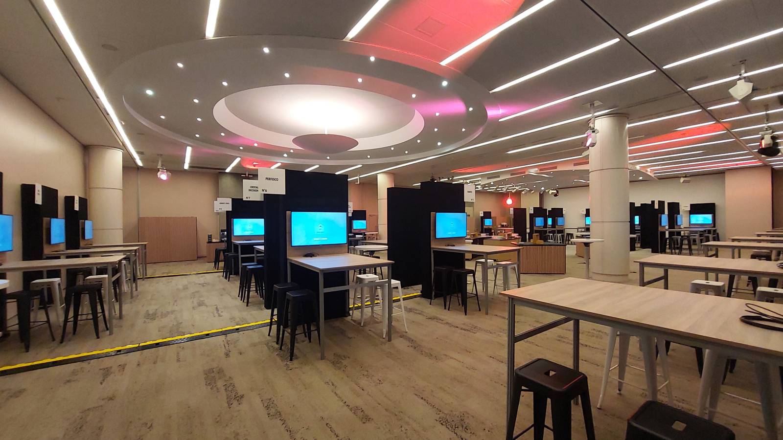 Une installation conséquente d'écrans 43 pouces