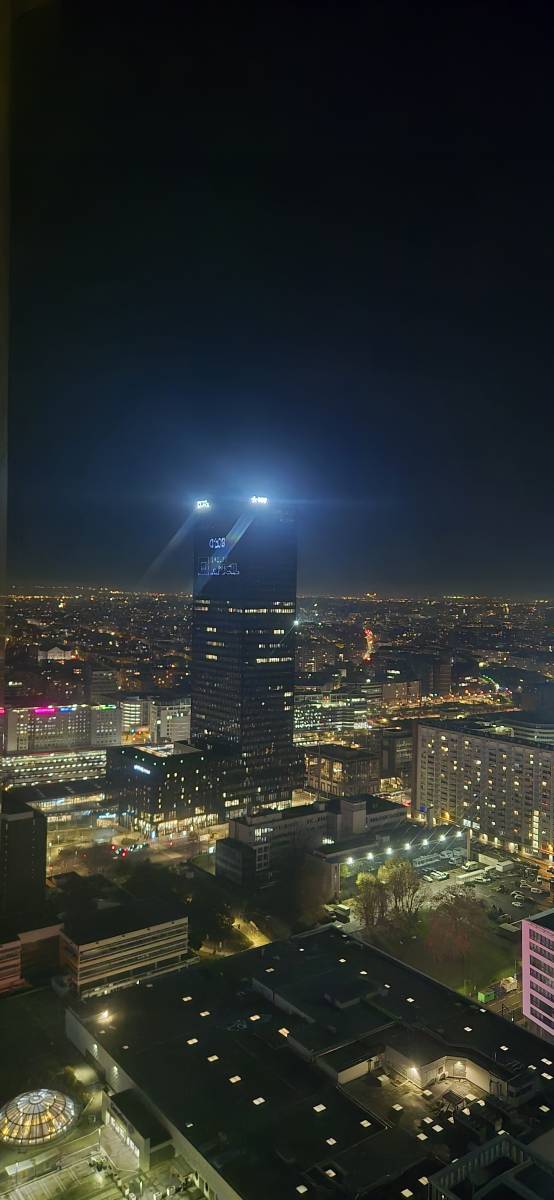 La Tour To-Lyon s'illumine ! ✨ Le mapping laser signé Dromi’s offre une visibilité exceptionnelle et un contraste saisissant, même à longue distance, pour le compte d'APICIL. Une performance technique au cœur de la Fête des Lumières 2024