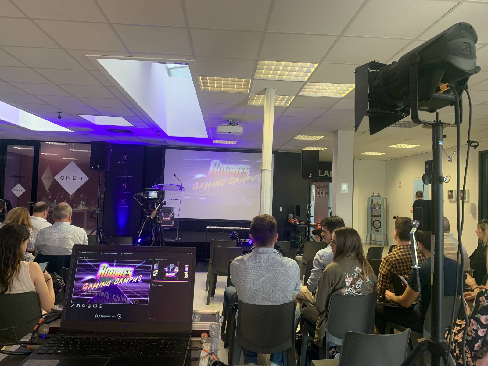 Sonorisation et mise en lumière d’une cérémonie à Lyon à l’occasion de la remise de diplôme d’une école de Gaming. (69)