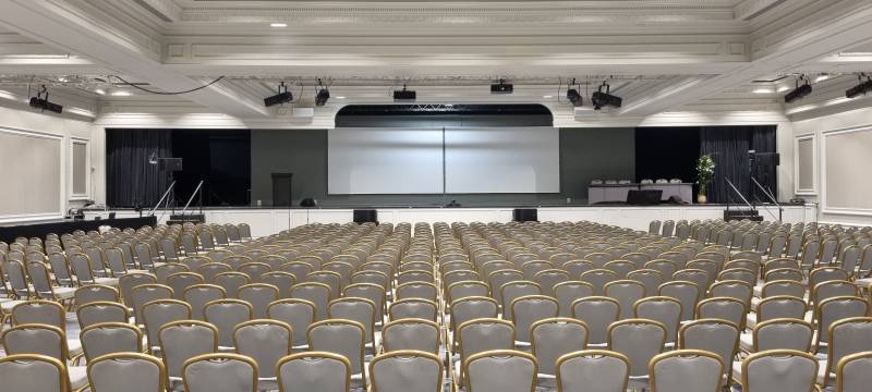 Le Palais de la Méditerranée est devenue une salle de congrès chirurgical