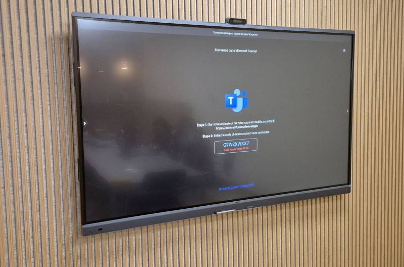 La collaboration 2.0 à Chassieu ! Installation du Yealink MeetingBoard Pro 2 85'' par les équipes Dromi’s. Un design épuré et une dalle monumentale pour transformer cette salle de réunion en un espace de visioconférence ultra-performant. ????✨