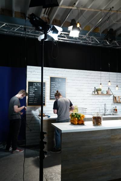 Agencement de notre studio de production D. Studio pour la réalisation de vidéos promotionnelles pour la société d'électroménager Santos - Lyon (69)