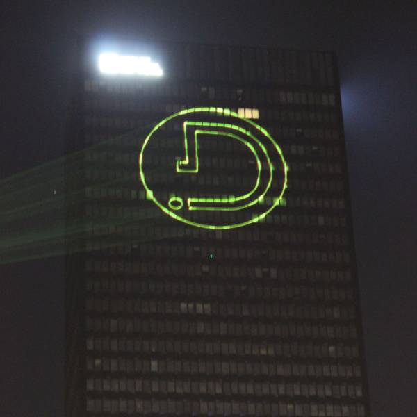 Notre signature lumineuse sur la Tour To-Lyon ! ???? Fiers d'avoir intégré le programme officiel 