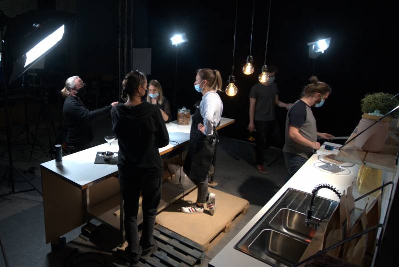 Agencement de notre studio de production D. Studio pour la réalisation de vidéos promotionnelles pour la société d'électroménager Santos - Lyon (69)